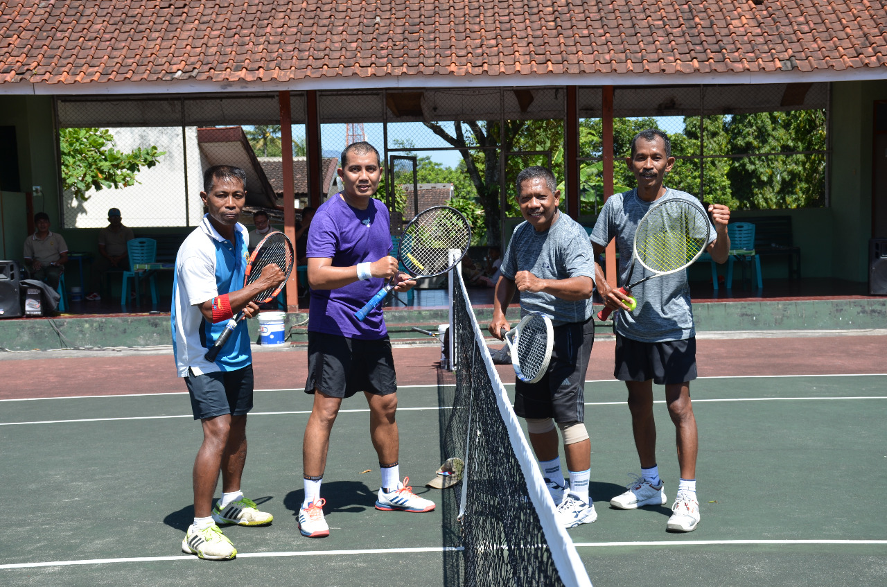 Meriahkan HUT TNI Ke-75, Korem 073/MKT Menggelar Pertandingan Volly Ball dan Tenis Lapangan
